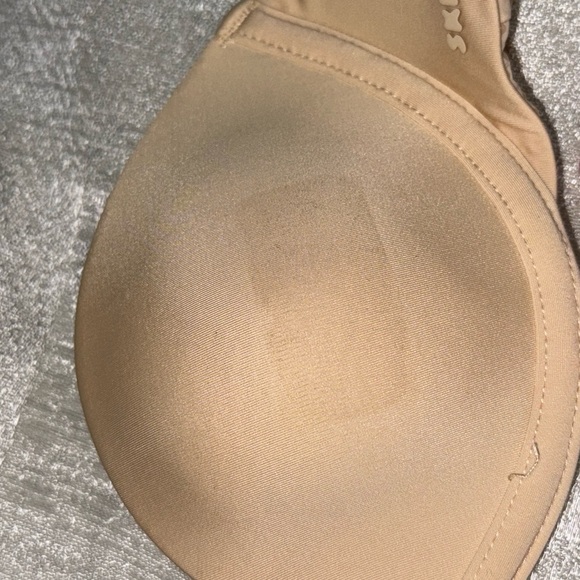 SKIMS Nude Strapless Bra and Panty Set - Picture 3 of 8
